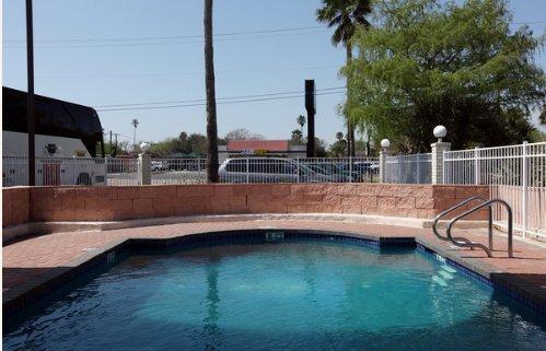 Edinburg Executive Inn 外观 照片